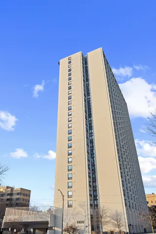 $275,000 | 5100 North Marine Drive, Unit 17L, Chicago, IL 60640