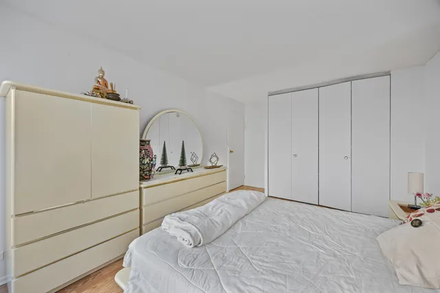 $275,000 | 5100 North Marine Drive, Unit 17L, Chicago, IL 60640