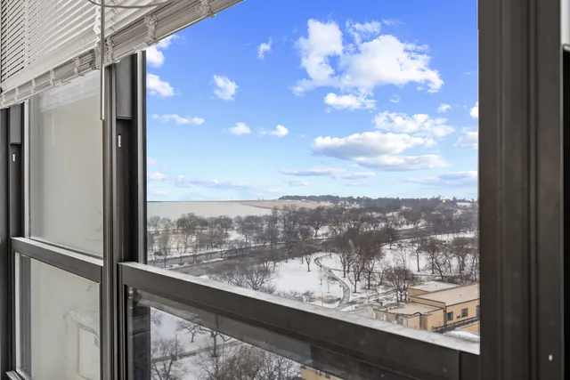 $275,000 | 5100 North Marine Drive, Unit 17L, Chicago, IL 60640