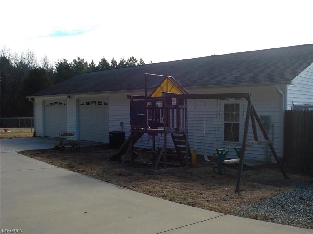 3094 Leonard Road Lexington, NC 27295 - Photo 4 of 30 Gallery Image 4