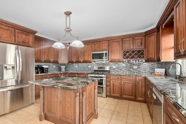 $610,000 | 9018 Glenshire Street, Tinley Park, IL 60487