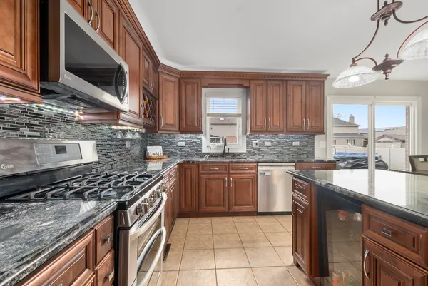 $610,000 | 9018 Glenshire Street, Tinley Park, IL 60487