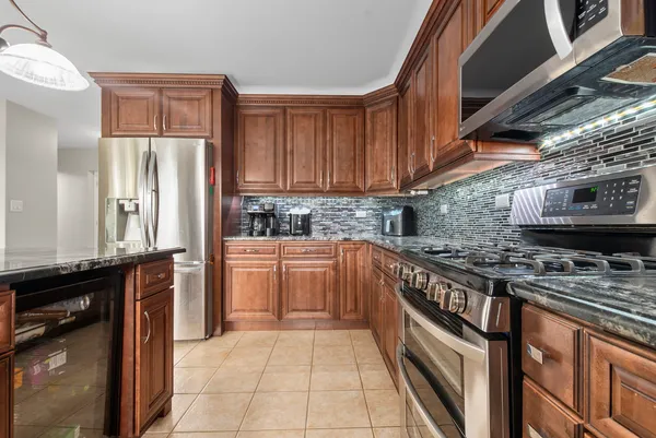 $610,000 | 9018 Glenshire Street, Tinley Park, IL 60487