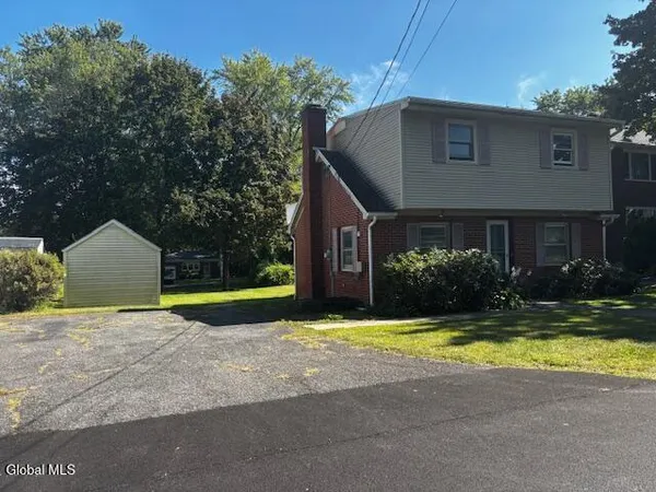 $220,000 | 6 Pine Street, Bethlehem, NY 12203