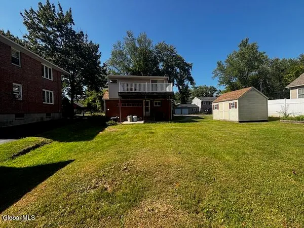 $220,000 | 6 Pine Street, Bethlehem, NY 12203
