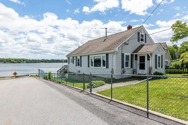 $599,000 | 4 Lake Avenue, Tiverton, RI 02878