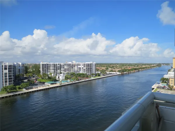 $2,400 | 3000 South Ocean Drive, Unit 904, Hollywood, FL 33019