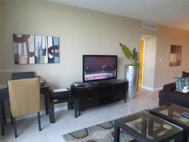 $2,600 | 3000 South Ocean Drive, Unit 904, Hollywood, FL 33019