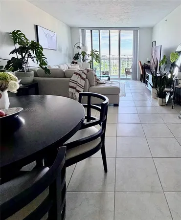 $2,400 | 3000 South Ocean Drive, Unit 904, Hollywood, FL 33019