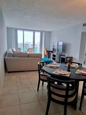 $2,400 | 3000 South Ocean Drive, Unit 904, Hollywood, FL 33019