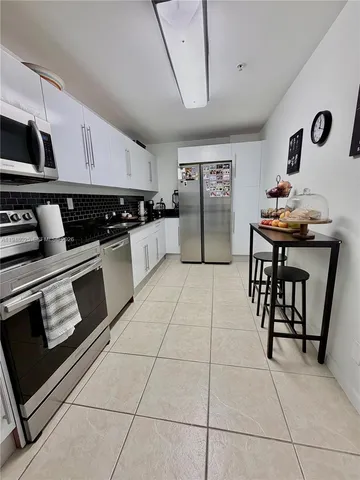 $2,600 | 3000 South Ocean Drive, Unit 904, Hollywood, FL 33019