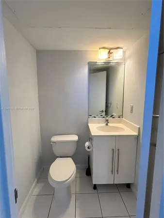 $2,400 | 3000 South Ocean Drive, Unit 904, Hollywood, FL 33019