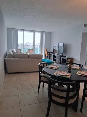 $2,400 | 3000 South Ocean Drive, Unit 904, Hollywood, FL 33019