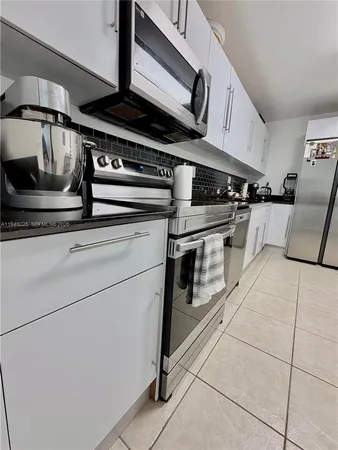 $2,400 | 3000 South Ocean Drive, Unit 904, Hollywood, FL 33019