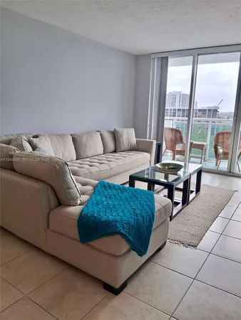 $2,400 | 3000 South Ocean Drive, Unit 904, Hollywood, FL 33019