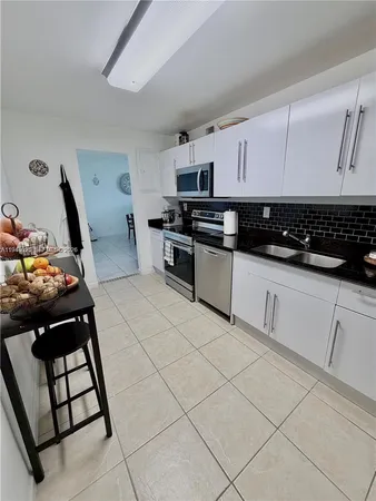 $2,400 | 3000 South Ocean Drive, Unit 904, Hollywood, FL 33019