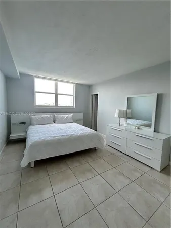 $2,400 | 3000 South Ocean Drive, Unit 904, Hollywood, FL 33019