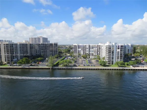 $2,400 | 3000 South Ocean Drive, Unit 904, Hollywood, FL 33019