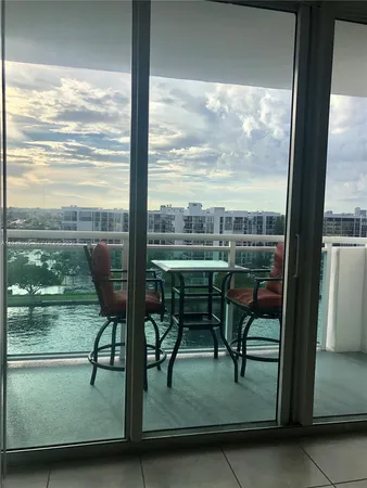 $2,400 | 3000 South Ocean Drive, Unit 904, Hollywood, FL 33019
