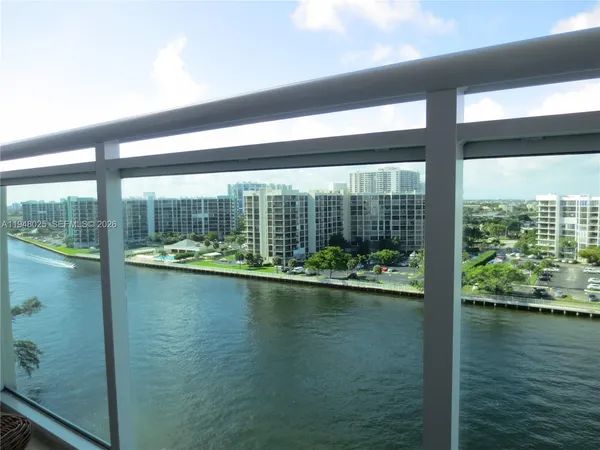 $2,400 | 3000 South Ocean Drive, Unit 904, Hollywood, FL 33019