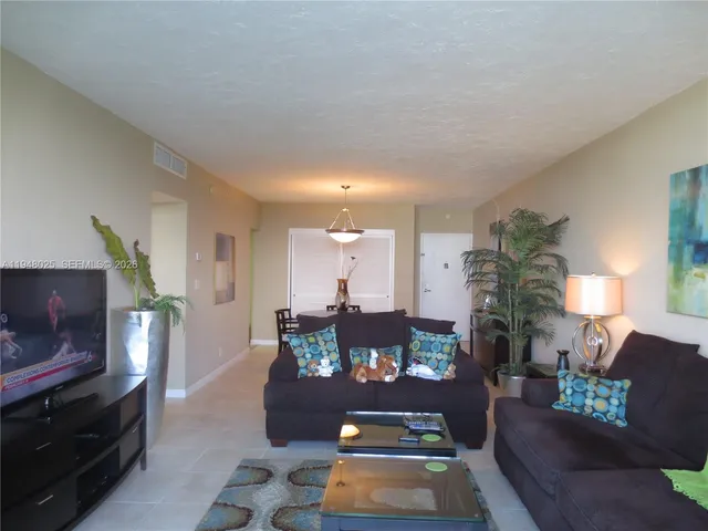 $2,600 | 3000 South Ocean Drive, Unit 904, Hollywood, FL 33019