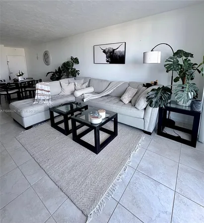 $2,400 | 3000 South Ocean Drive, Unit 904, Hollywood, FL 33019