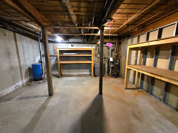 $325,000 | 119 Newton Hill Road, Vernon, VT 05354