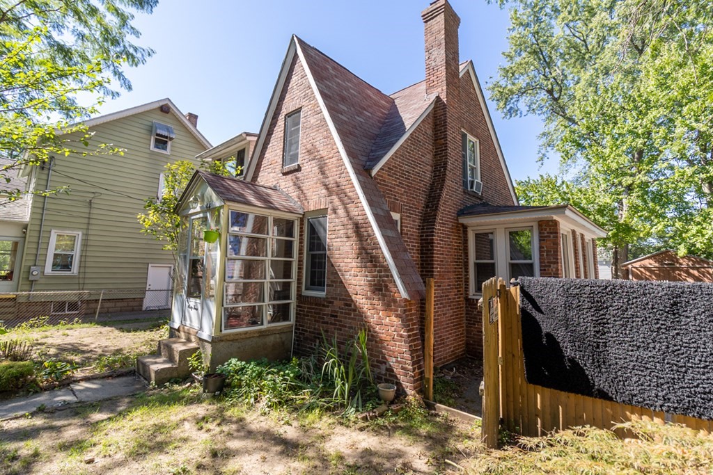 64 St James Circle Springfield, MA 01104 - Photo 2 of 20