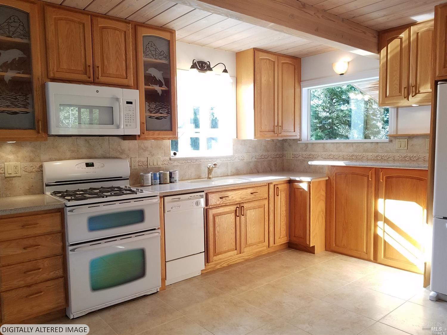 44005 Iversen Road Gualala, CA 95445 - Photo 12 of 18 Kitchen-picture taken prior to tenant moving in.