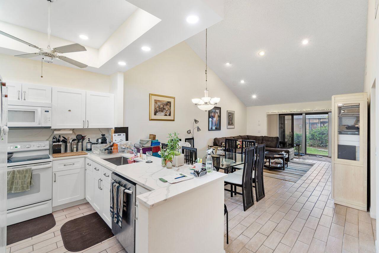 10900_Waterberry_Ct_013