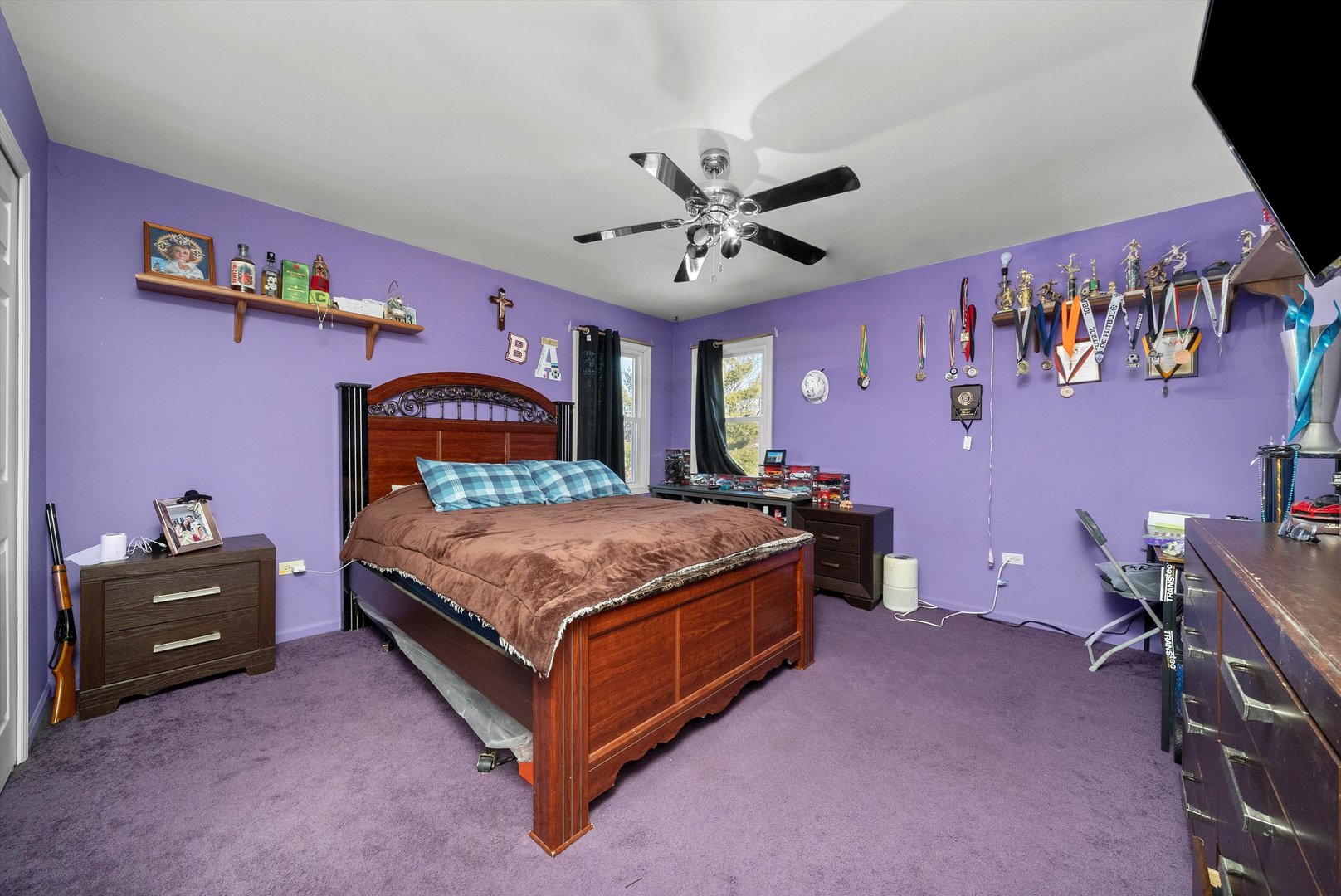 258 Silverado Street Bolingbrook, IL 60490 - Photo 20 of 31 a bedroom with a bed and a desk