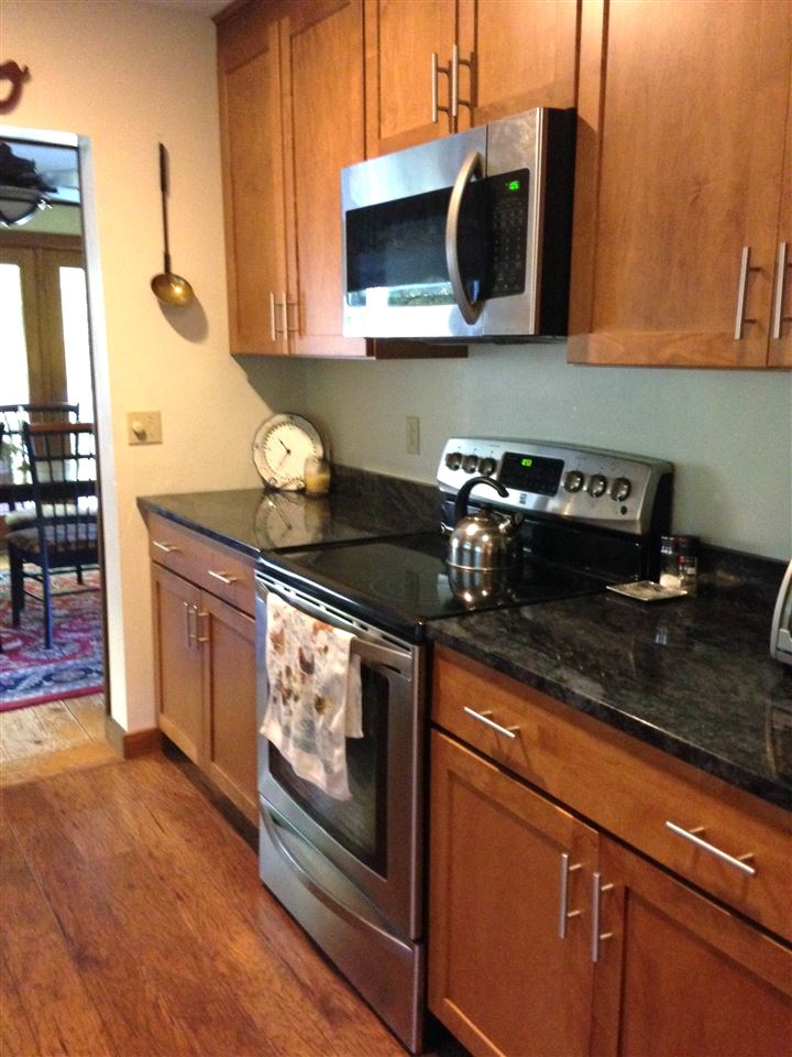 151 Dwight Road, Unit 7017 Hartford, VT 05059 - Photo 13 of 19 Gallery Image 13