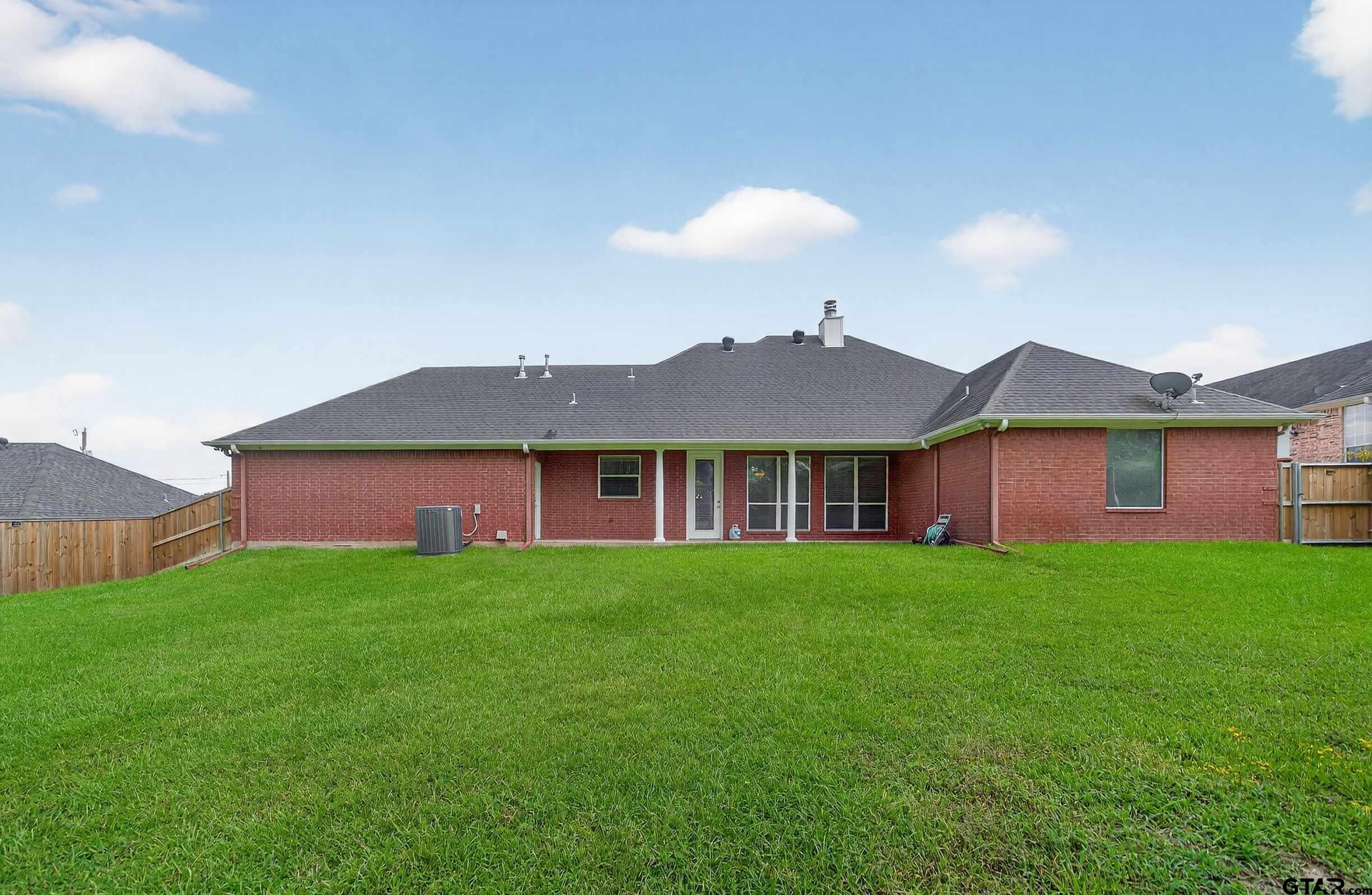 215 MacArthur Street Tyler, TX 75704 - Photo 4 of 41