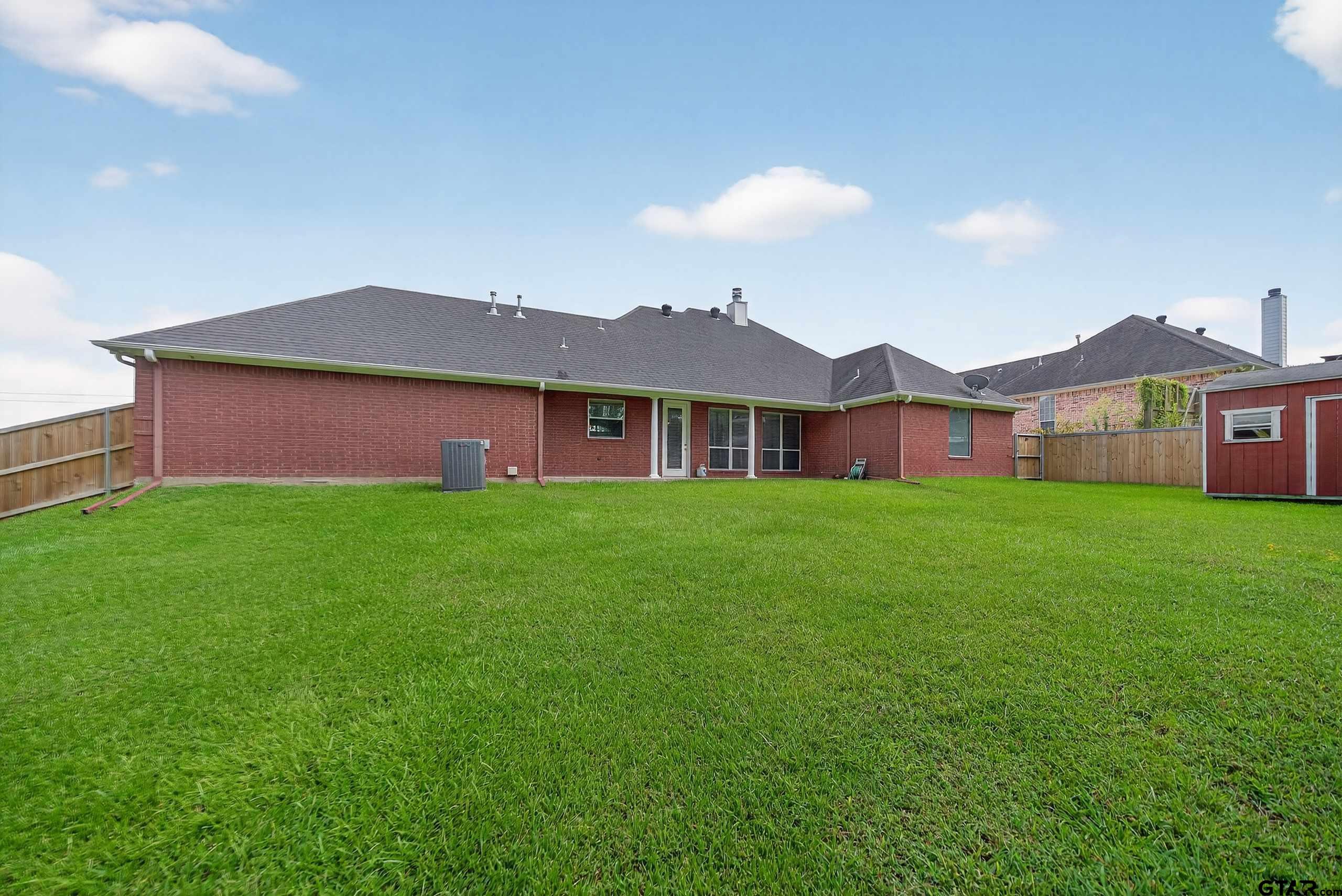 215 MacArthur Street Tyler, TX 75704 - Photo 5 of 41