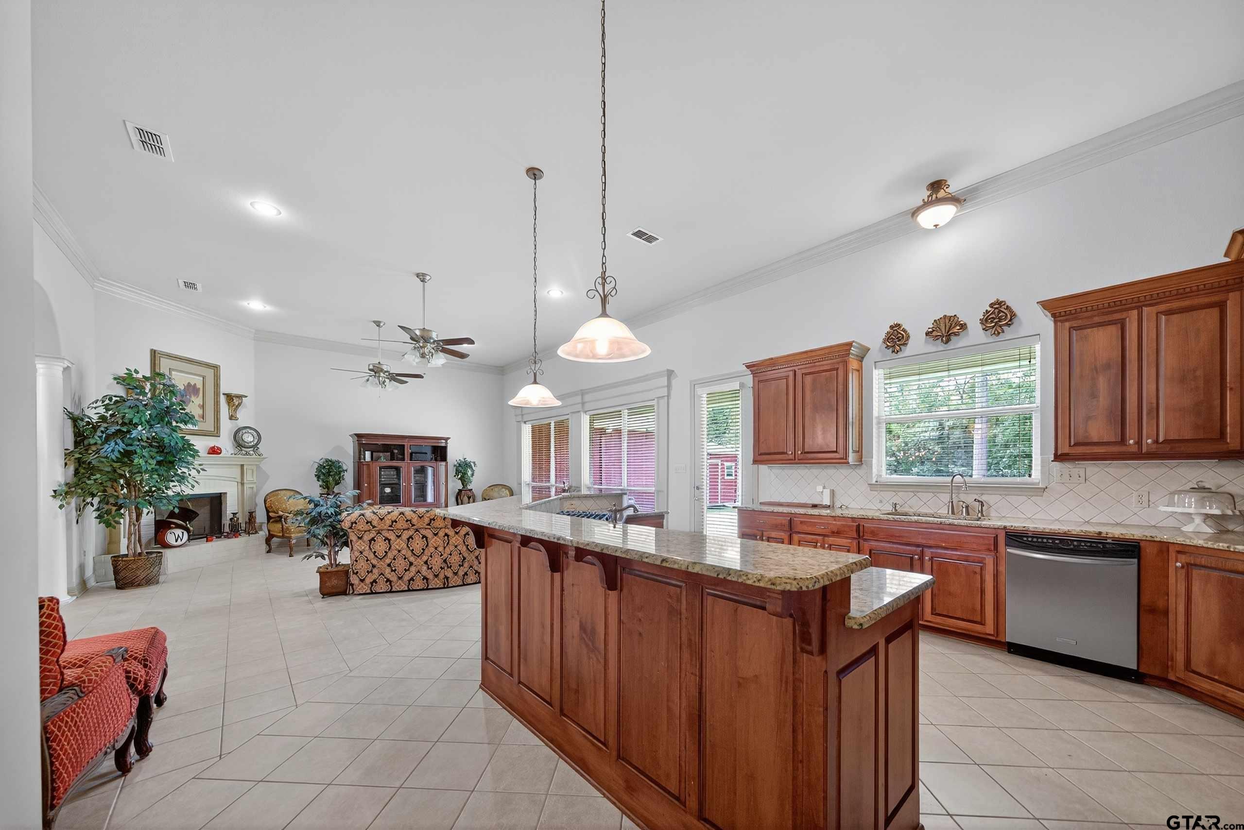 215 MacArthur Street Tyler, TX 75704 - Photo 7 of 41