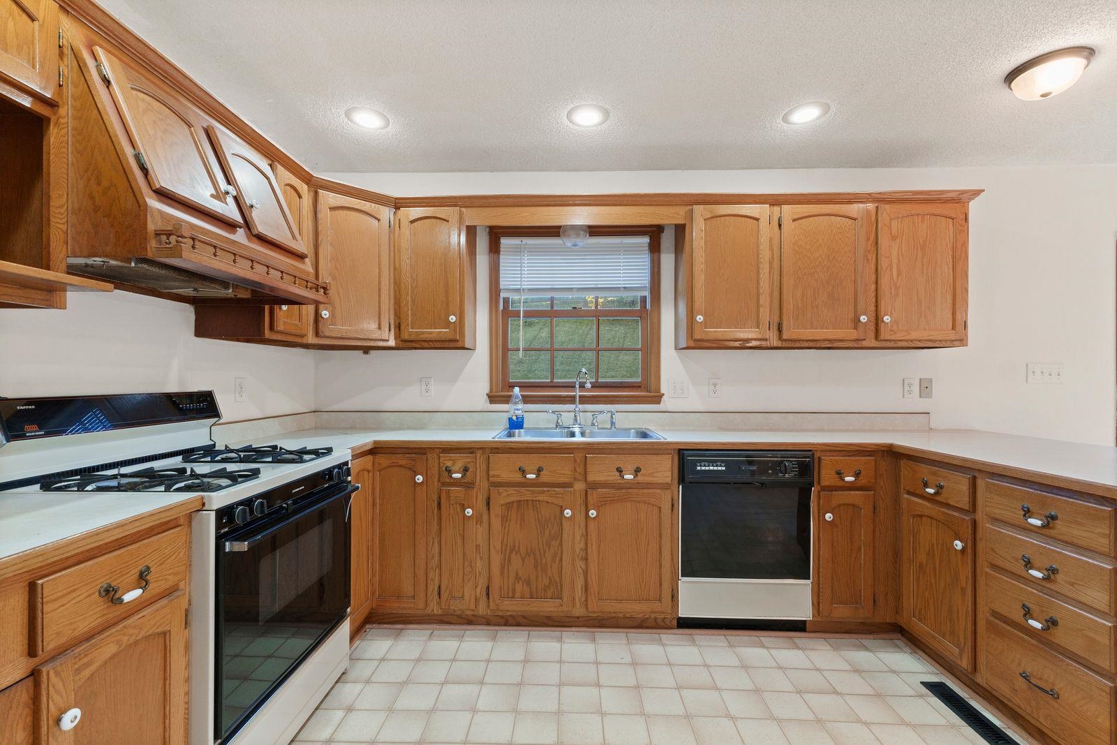 5201 Bybee Road Ashland, KY 41102 - Photo 5 of 38 Gallery Image 5