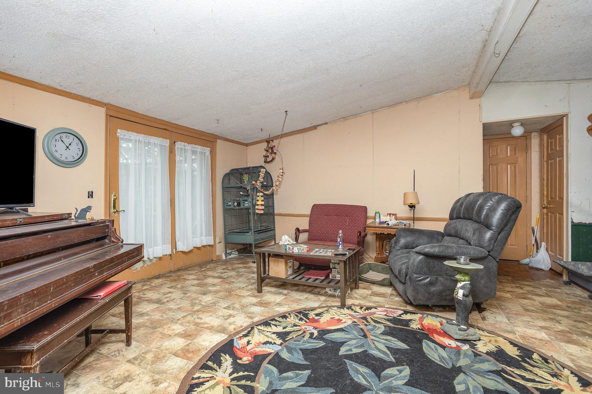 965 Pennsy Road Pequea, PA 17565 - Photo 5 of 24 a view of a livingroom with furniture