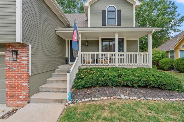 $439,900 | 312 Southeast Breon Bay, Lee's Summit, MO 64063