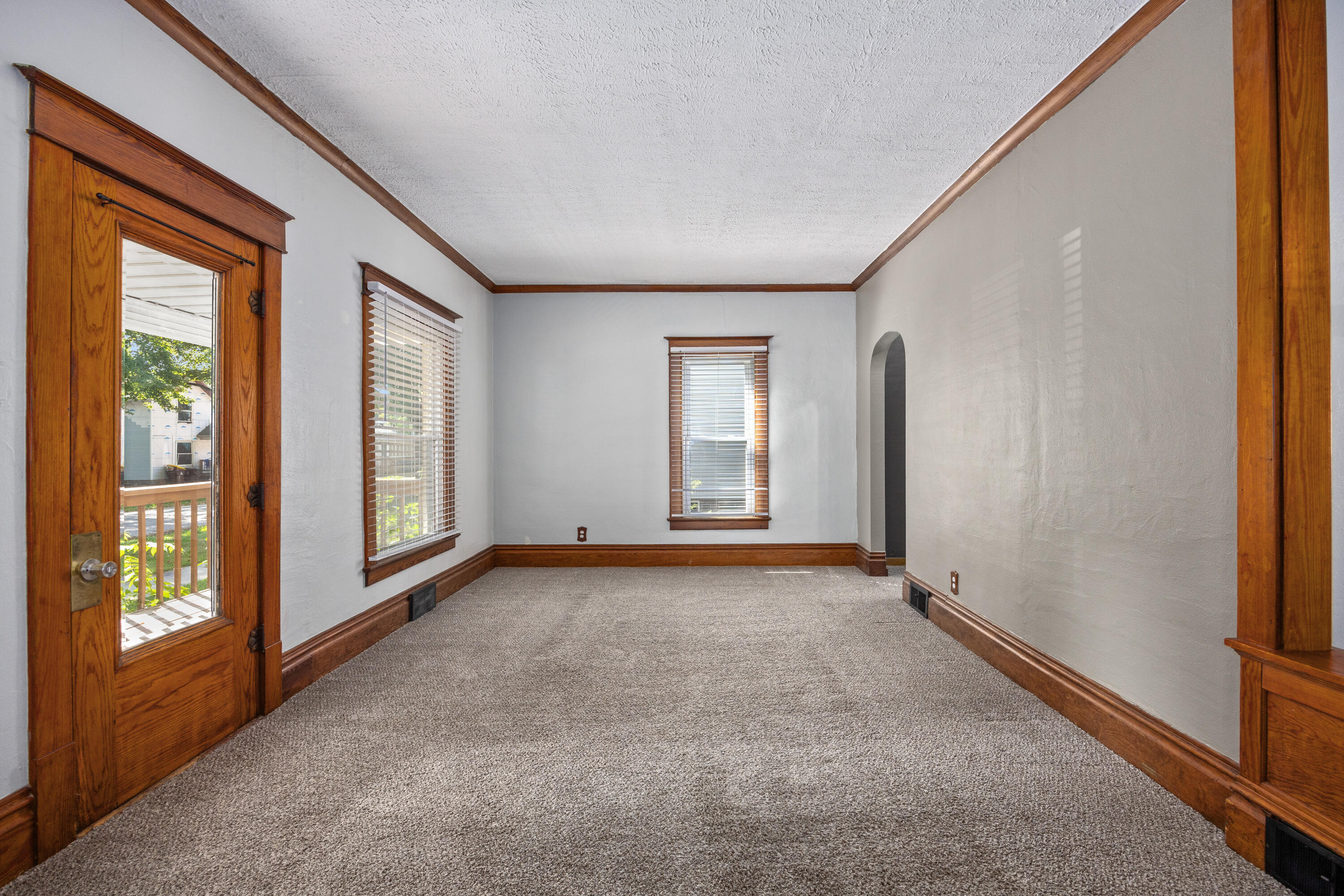 152 Washington Street Sunfield, MI 48890 - Photo 4 of 36 IMG_1002