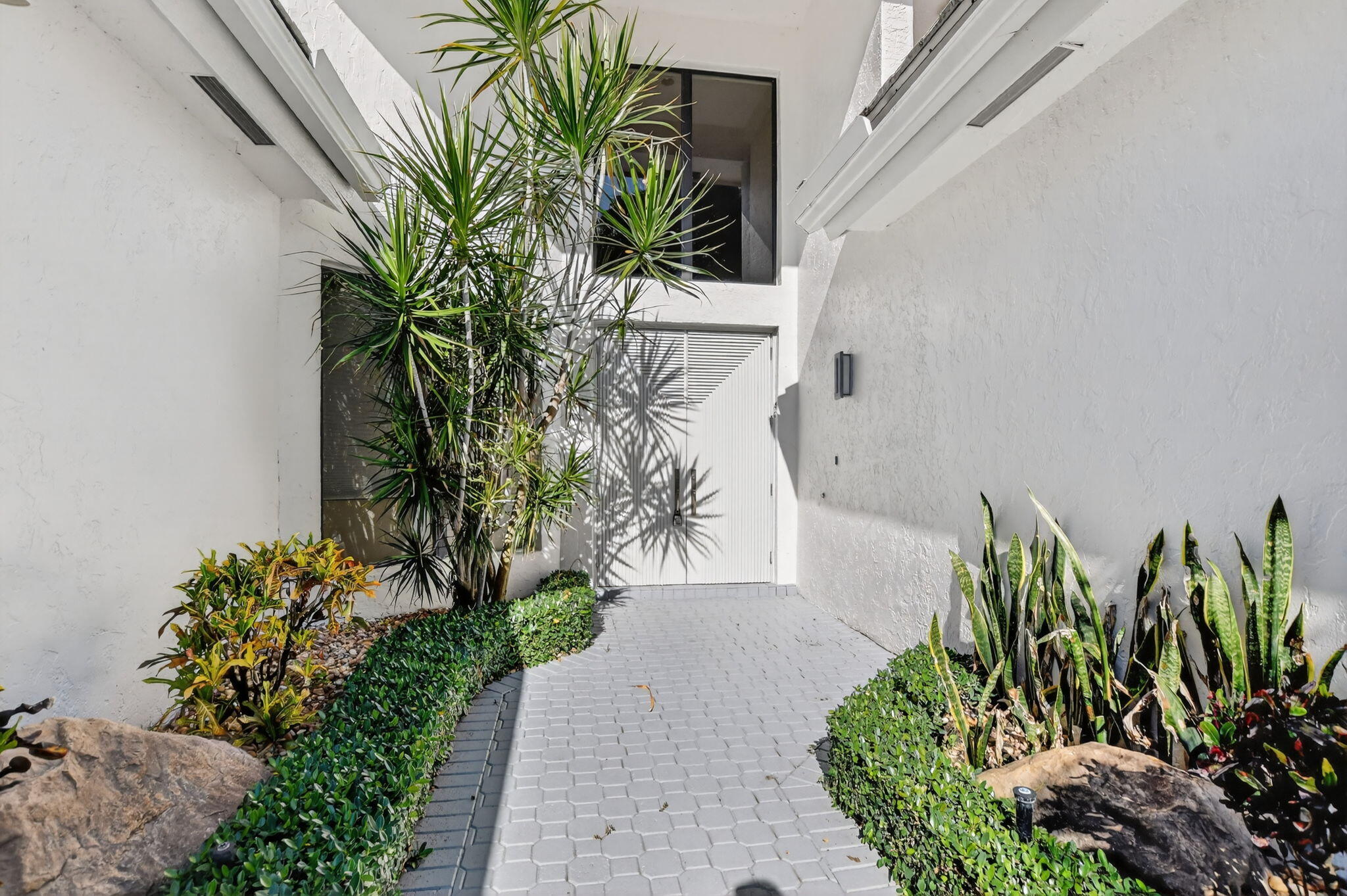 7567 Rexford Road Boca Raton, FL 33434 - Photo 59 of 95 5-web-or-mls-DSC_6048