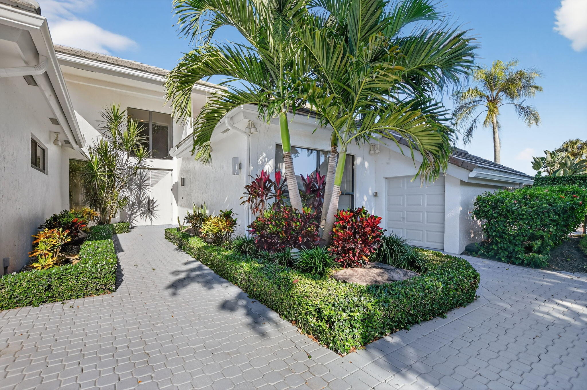 7567 Rexford Road Boca Raton, FL 33434 - Photo 60 of 95 a front view of a house with a garden