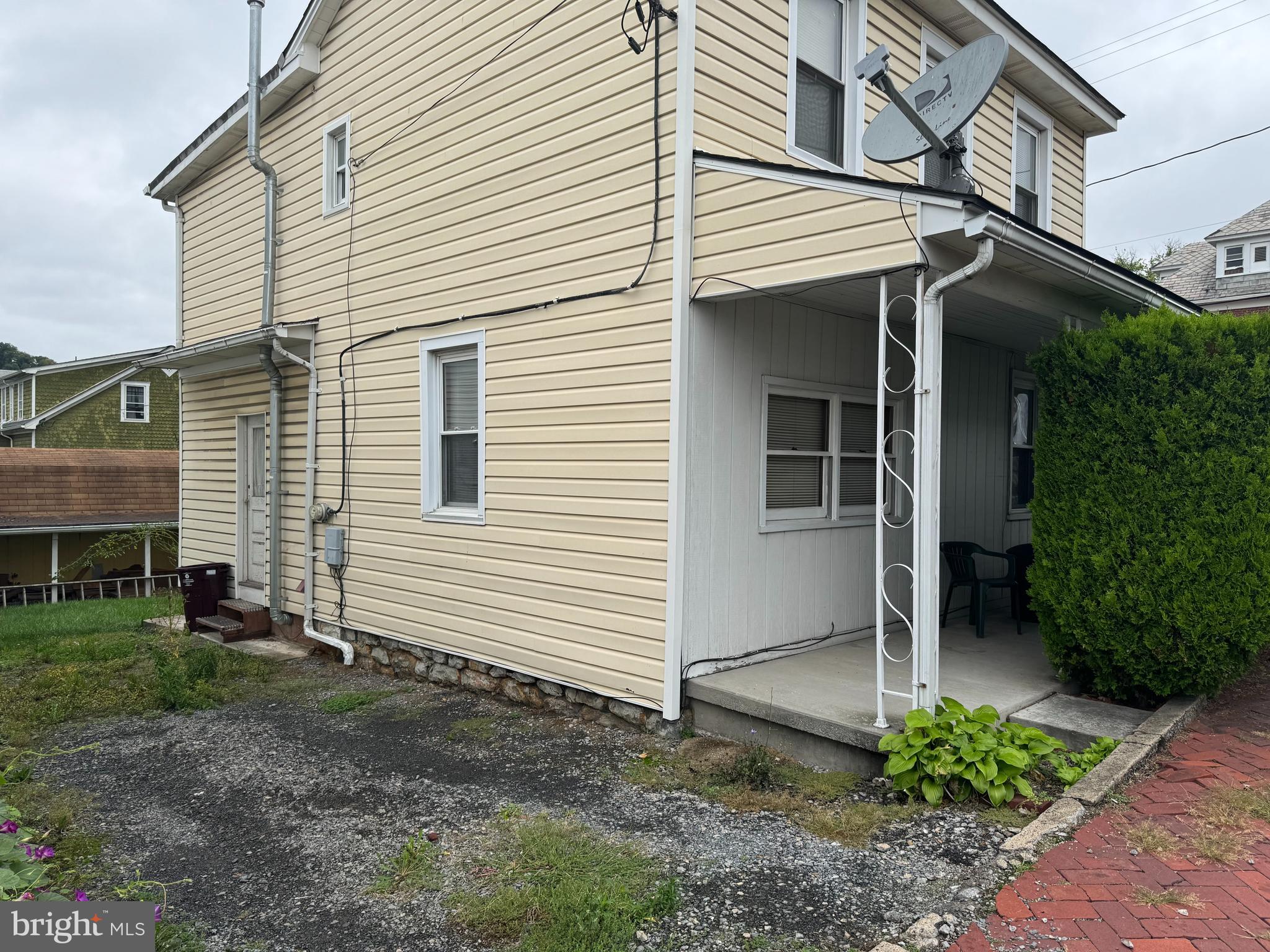 201 Springdale Street Cumberland, MD 21502 - Photo 2 of 18 Driveway