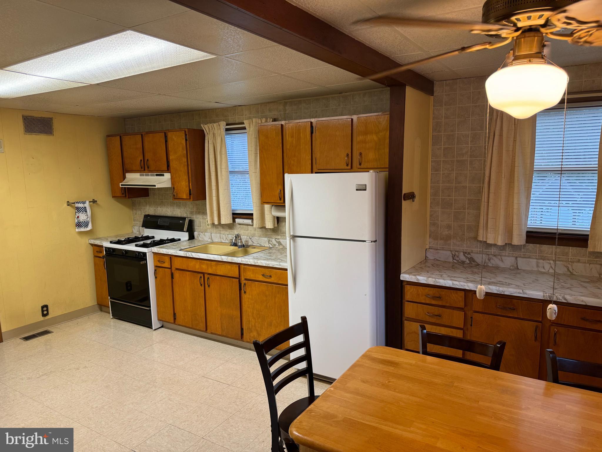 201 Springdale Street Cumberland, MD 21502 - Photo 3 of 18 kitchen