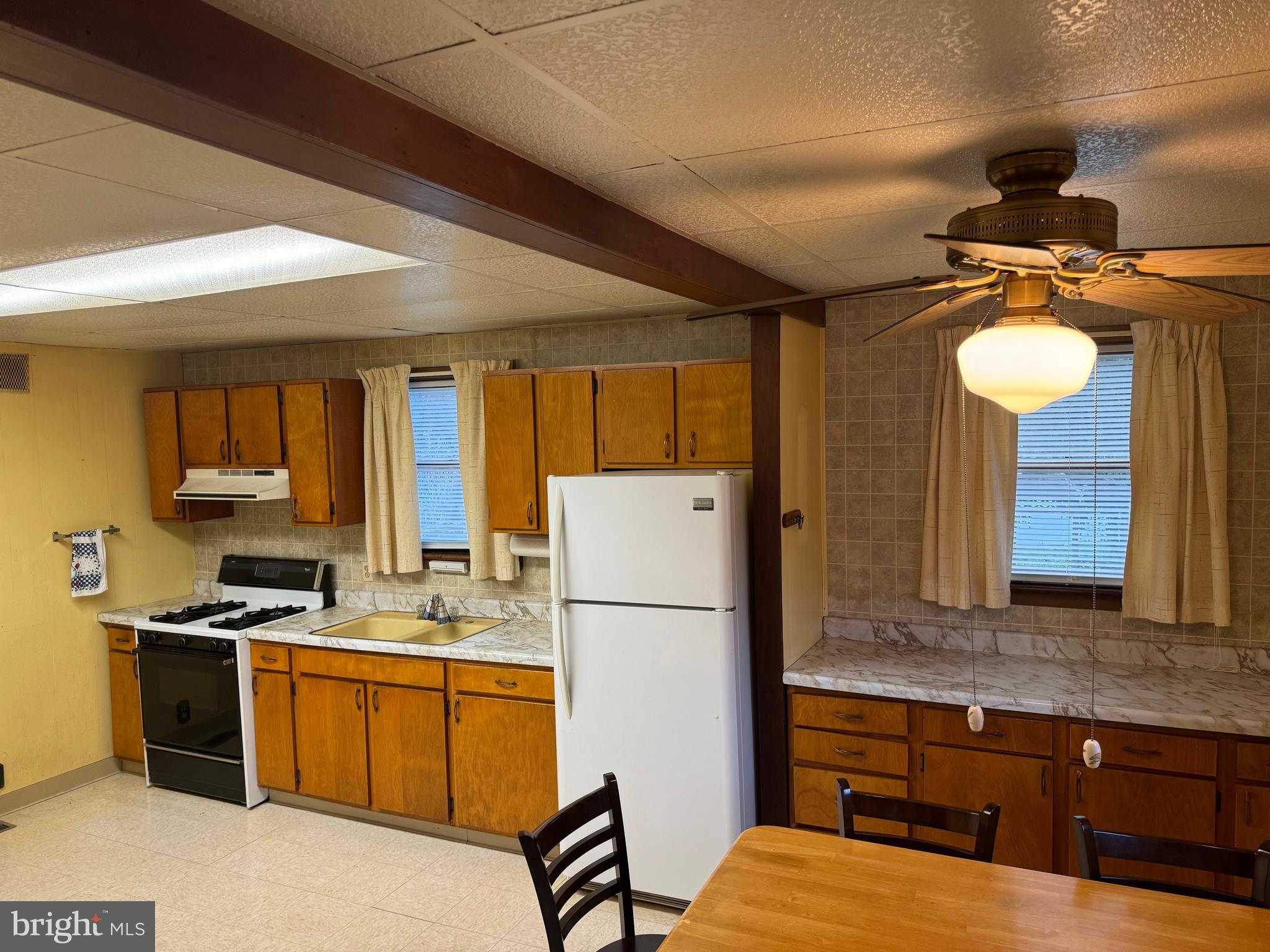 201 Springdale Street Cumberland, MD 21502 - Photo 5 of 18 Kitchen/ dining
