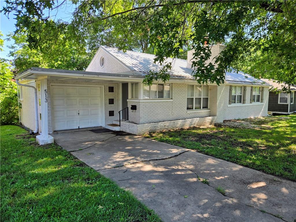 513 Broad Street Warrensburg, MO 64093 - Photo 1 of 18
