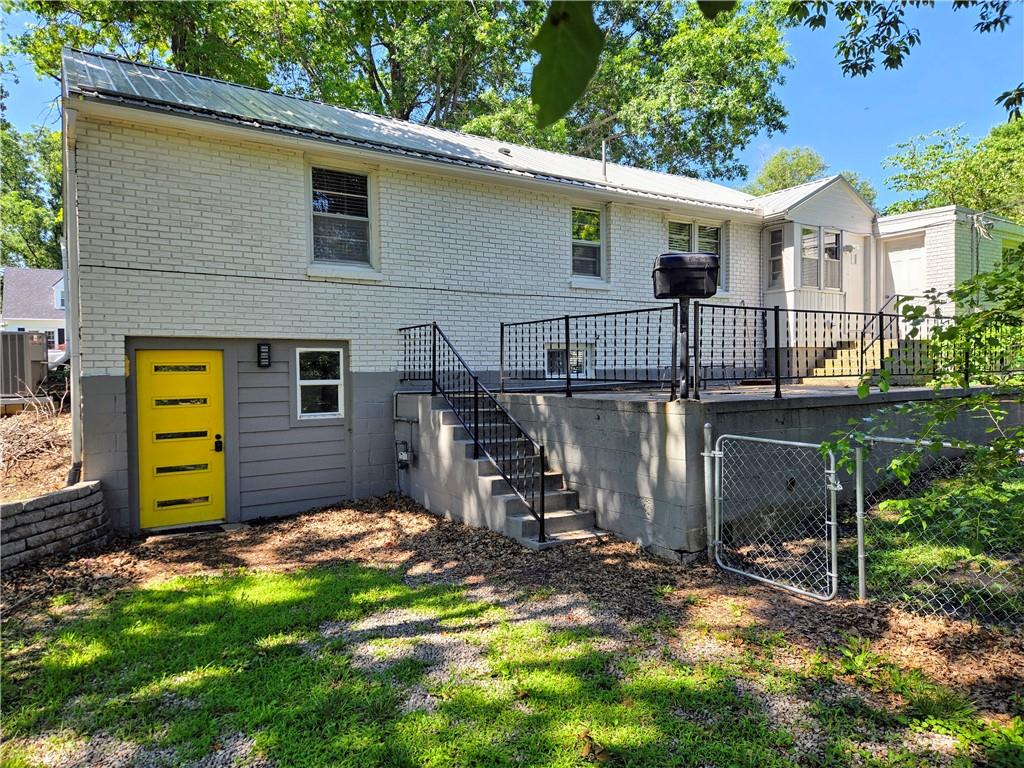 513 Broad Street Warrensburg, MO 64093 - Photo 2 of 18