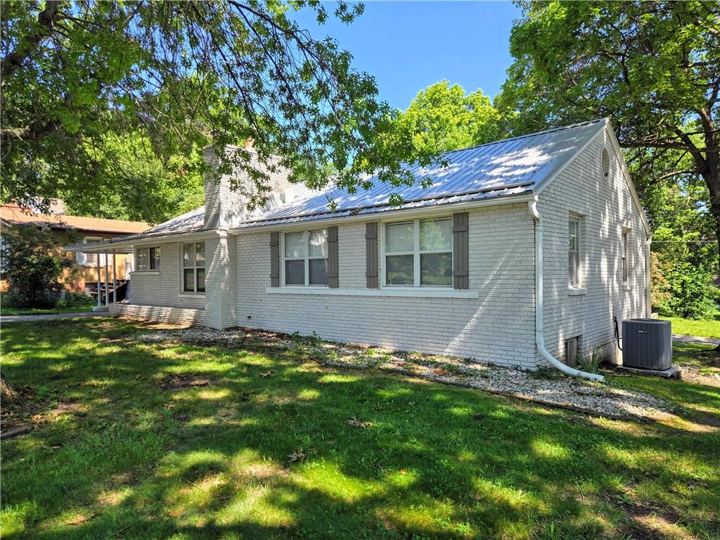 513 Broad Street Warrensburg, MO 64093 - Photo 3 of 18