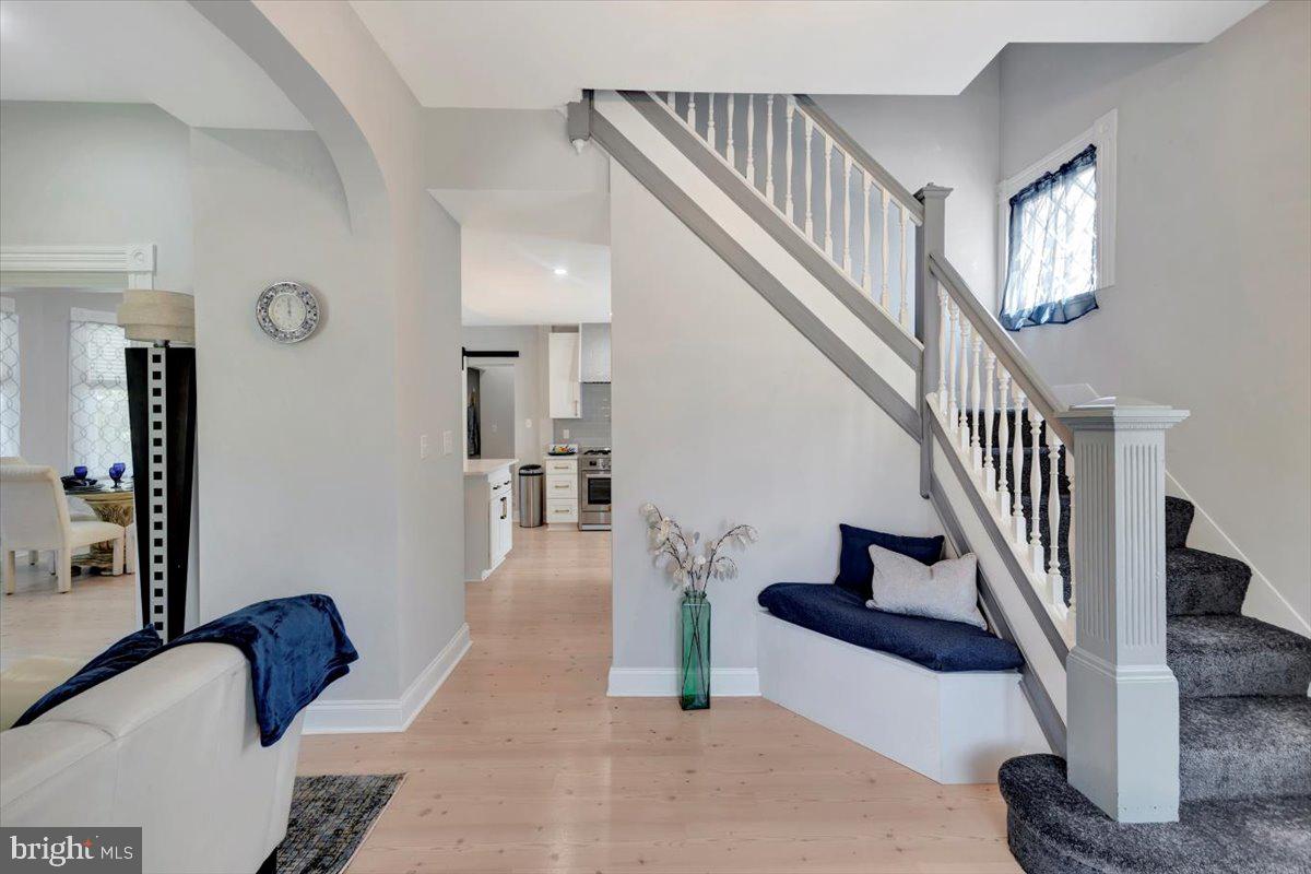 6732 Windsor Mill Road Gwynn Oak, MD 21207 - Photo 11 of 49 Entryway/Living Room