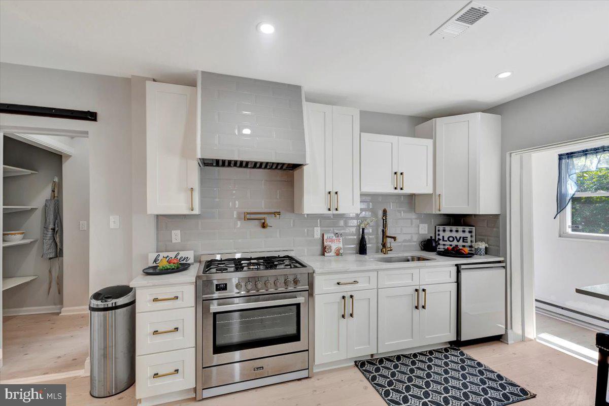 6732 Windsor Mill Road Gwynn Oak, MD 21207 - Photo 15 of 49 Kitchen