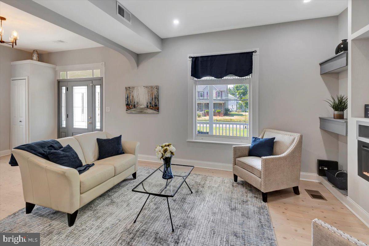 6732 Windsor Mill Road Gwynn Oak, MD 21207 - Photo 6 of 49 Living Room